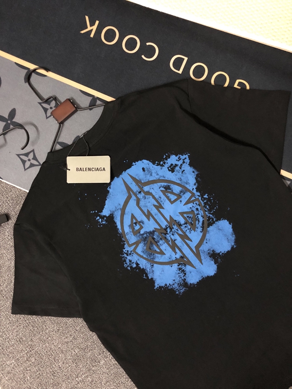 ブランドTシャツ着用イメージ